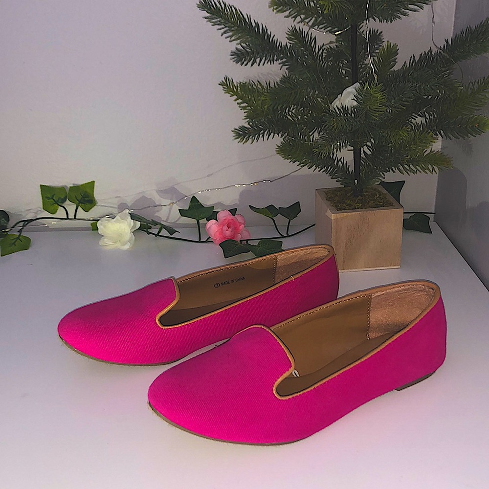 New York & Company Hot Pink Flats (Size 7)